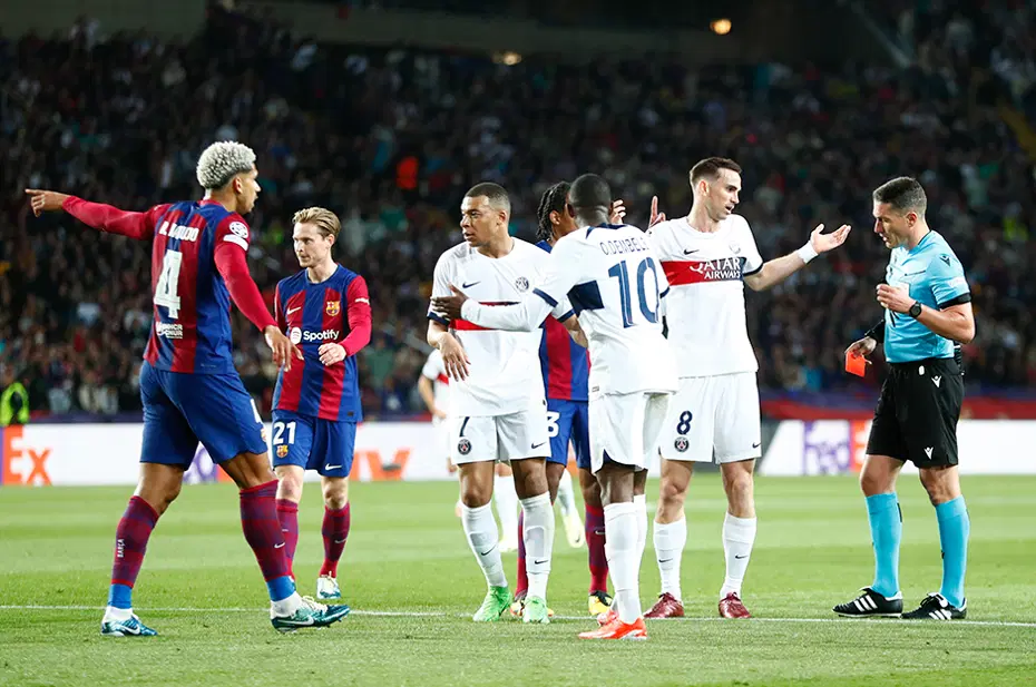 Şampiyonlar Ligi'ndeki Barcelona-PSG maçında geceye damga vuran karar: "Utanç verici, felaket" - 3