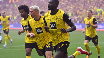 Borussia Dortmund son maçta Devler Ligi'ni garantiledi