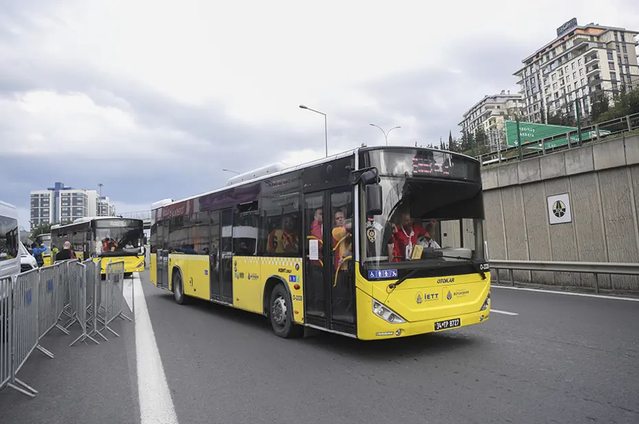 Galatasaray, Kadıköy'e 28 otobüsle gitti - 5 Galatasaray, Kadıköy'e 28 otobüsle gitti - 5