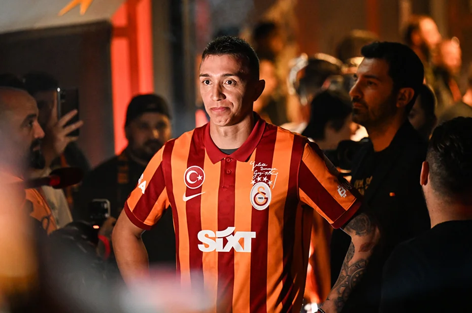 Fernando Muslera'nın yeni takımı belli oldu: 1.5 yıllık sözleşme imzalayacak - 1 Fernando Muslera'nın yeni takımı belli oldu: 1.5 yıllık sözleşme imzalayacak - 1