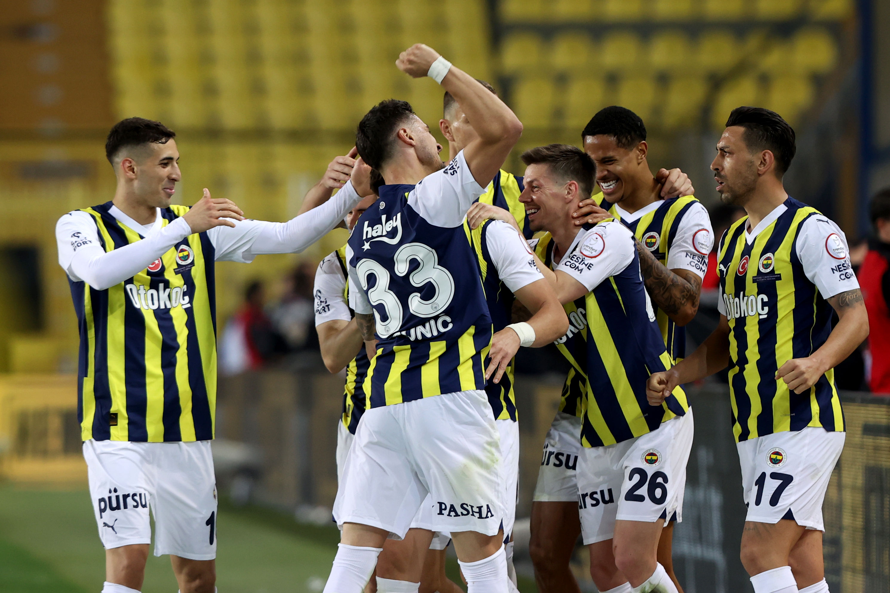 Sivasspor - Fenerbahçe maçı ne zaman, saat kaçta? Sivasspor - Fenerbahçe maçı hangi kanaldan canlı yayınlanacak? İlk 11'ler (Trendyol Süper Lig 33. hafta)