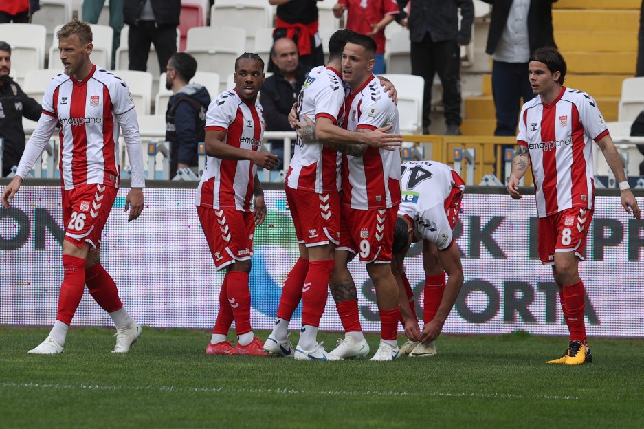 SON DAKİKA | Sivasspor'a bir kötü haber daha: FIFA'nın cezası açıklandı