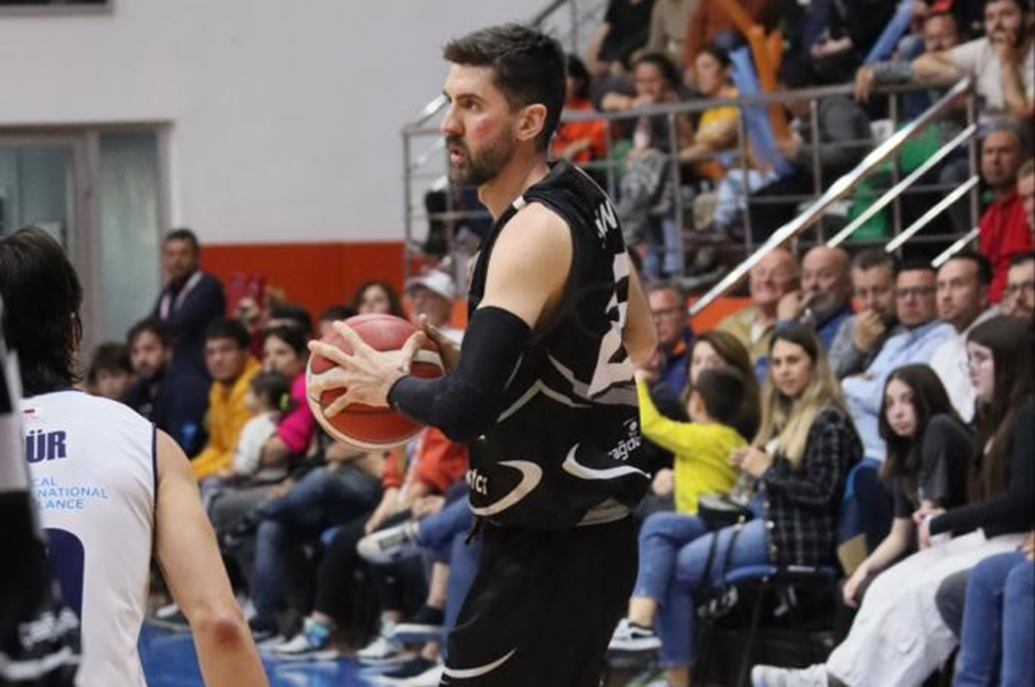 Erkan Veyseloğlu'ndan tarihi başarı