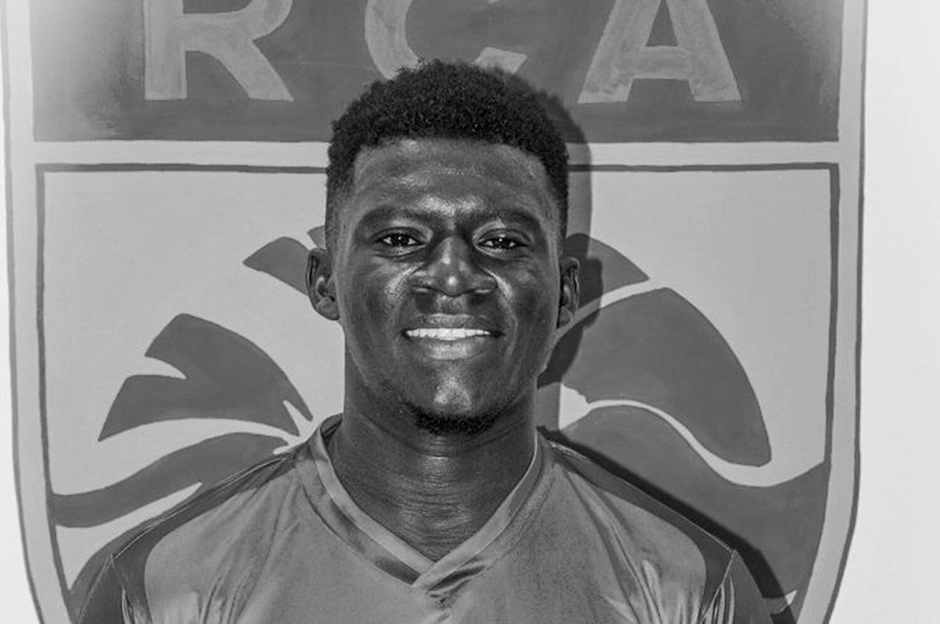 21 yaşındaki oyuncu sahada hayatını kaybetti