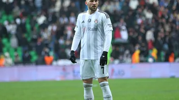 Beşiktaş'tan ayrılan Ante Rebic imzayı attı