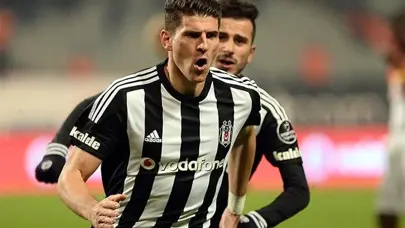 Beşiktaş'ın eski golcüsü Mario Gomez'den Mesut Özil için "Küçük Ronaldo" yorumu