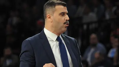 Anadolu Efes Başantrenörü Erdem Can: Sistemimizi inşa etmeye devam ediyoruz