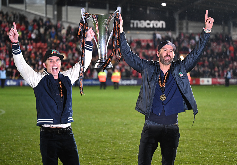 Wrexham'da patron Ryan Reynolds'dan çılgın şampiyonluk primi
