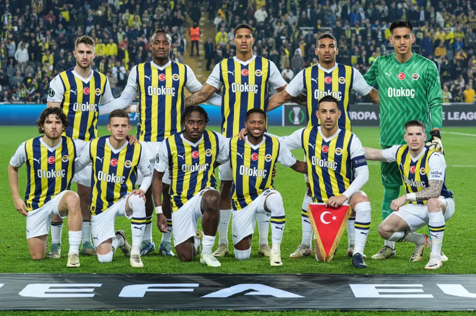 Nisan ayında Fenerbahçe'yi bekleyen zorlu fikstür: 2 derbi, 2 çeyrek final maçı - 1