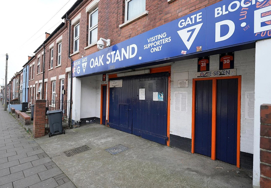 Bu kapı bir Premier Lig takımının stadyumuna açılıyor