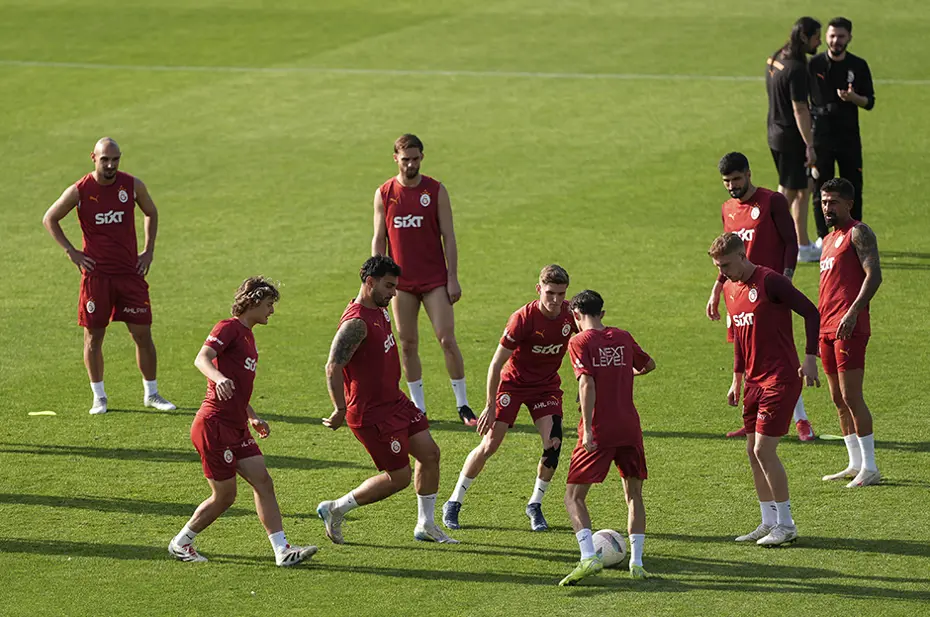 Galatasaray antrenmanında talihsiz an - 7