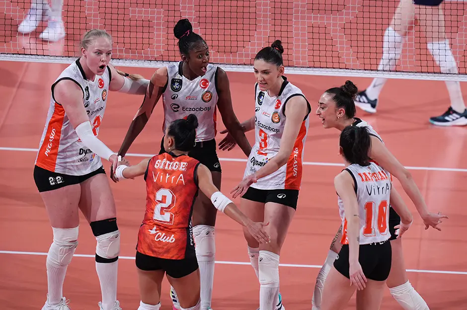 Eczacıbaşı'nda yaprak dökümü: Efsaneler ayrıldı
