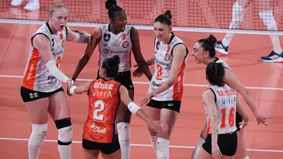 Eczacıbaşı'nda yaprak dökümü: Efsaneler ayrıldı