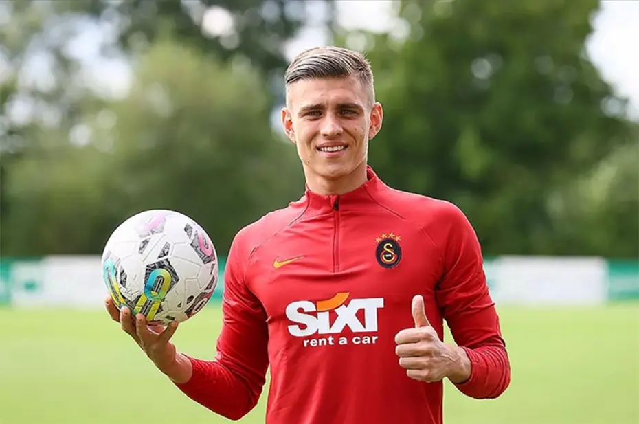 Galatasaray'da bir ayrılık daha yaşandı: Yeni takımı belli oldu - 6 Galatasaray'da bir ayrılık daha yaşandı: Yeni takımı belli oldu - 6