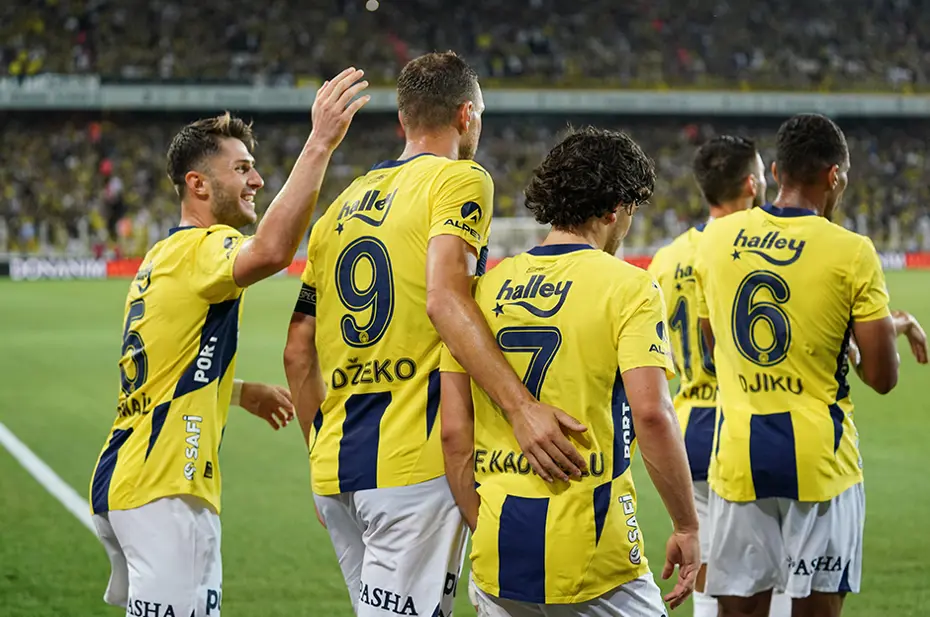 "Ferdi Kadıoğlu bekte daha faydalı olur" | Spor yazarları Fenerbahçe için ne dedi? - 4