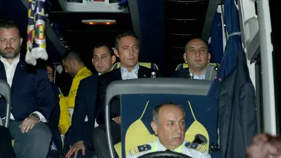 Başkan Ali Koç takım otobüsünde