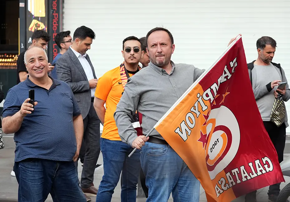 Görkemli kutlama: Şampiyon Galatasaray kupalarına kavuştu - 11 Görkemli kutlama: Şampiyon Galatasaray kupalarına kavuştu - 11