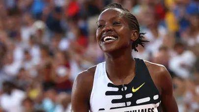 Kenyalı atlet Faith Kipyegon'dan dünya rekoru