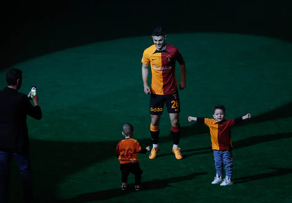 Galatasaray'a veda etti, en az 4 yolcu daha var - 6 Galatasaray'a veda etti, en az 4 yolcu daha var - 6