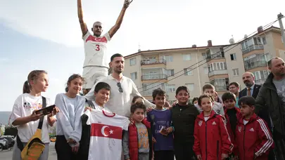 Merih Demiral, Bolu'daki heykelini ziyaret ett,