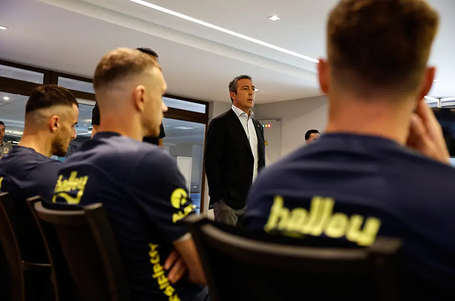 Fenerbahçe'den Dzeko ve Tadic'e teşekkür plaketi - 2 Fenerbahçe'den Dzeko ve Tadic'e teşekkür plaketi - 2