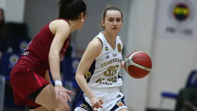 Fenerbahçe namağlup liderliğini sürdürdü