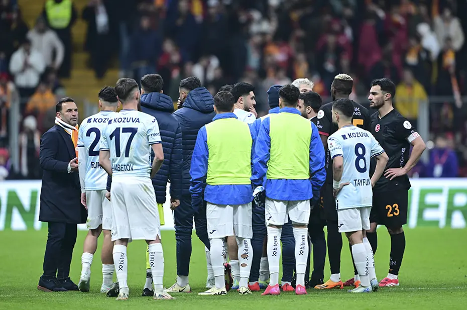 TFF tüm ipleri kopardı: Galatasaray-Adana Demirspor maçı sonrası karar çıktı - 3 TFF tüm ipleri kopardı: Galatasaray-Adana Demirspor maçı sonrası karar çıktı - 3