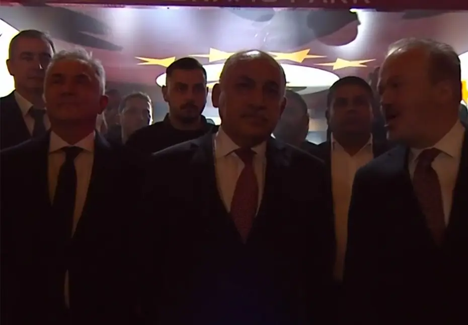 Görkemli kutlama: Şampiyon Galatasaray kupalarına kavuştu - 38 Görkemli kutlama: Şampiyon Galatasaray kupalarına kavuştu - 38