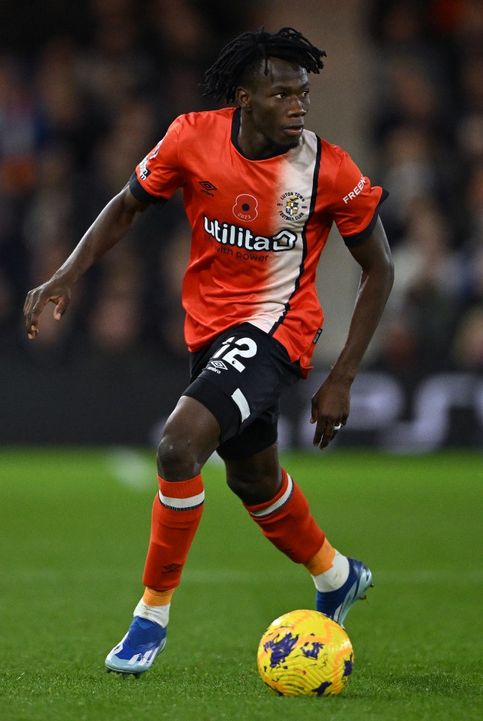 Issa Kabore kimdir, kaç yaşında? Galatasaray’ın transfer gündemindeki Issa Kabore hangi takımlarda oynadı?