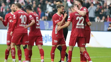 Antalyaspor maça dakikalar kala açıkladı: 8 futbolcu kadroya alınmadı