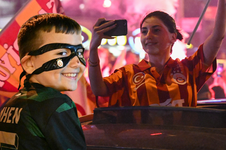 Galatasaraylı taraftarların şampiyonluk ve 5. yıldız kutlamalarından unutulmaz fotoğraflar