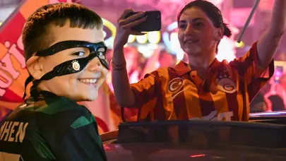 Galatasaraylı taraftarların şampiyonluk ve 5. yıldız kutlamalarından unutulmaz fotoğraflar