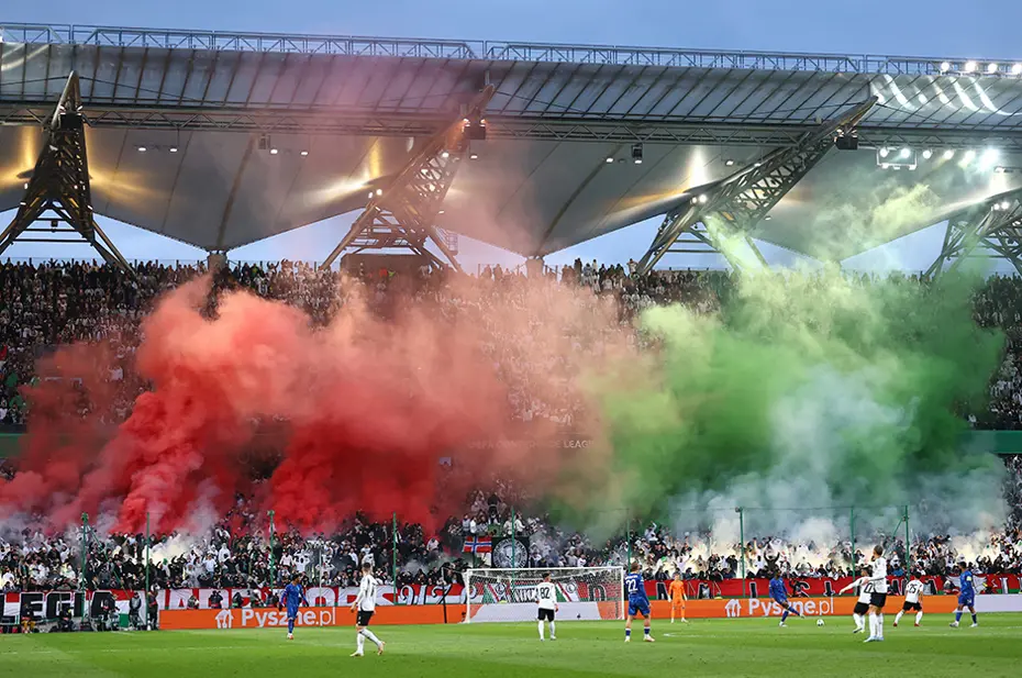 Geceye damga vuran tribün şovu: Ortalık yangın yerine döndü - 7