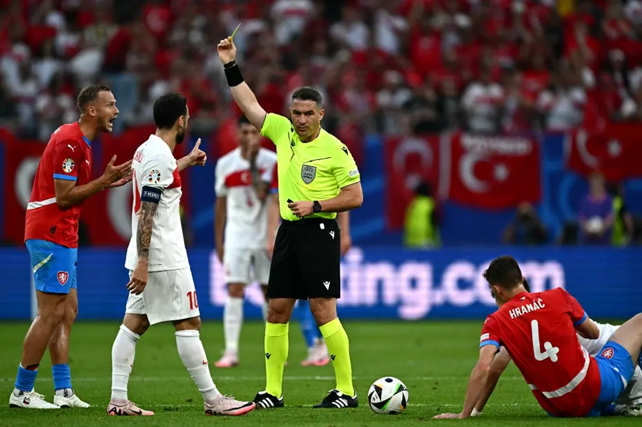 Fenerbahçe'yi Lille maçı için endişelendiren detay: Tüm futbolculara aynı isim için uyarı yapıldı - 6 Fenerbahçe'yi Lille maçı için endişelendiren detay: Tüm futbolculara aynı isim için uyarı yapıldı - 6