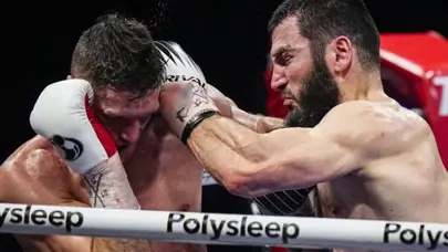 Günlerdir beklenen boks maçında tarihi final: 25 yıl sonra bir ilk