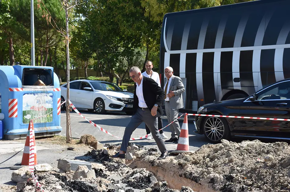İbrahim Hacıosmanoğlu'nun zor anları: Tesise girebilmek için hendekten atladı