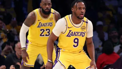 Dünyanın konuştuğu an: LeBron James ve oğlu tarihe geçti