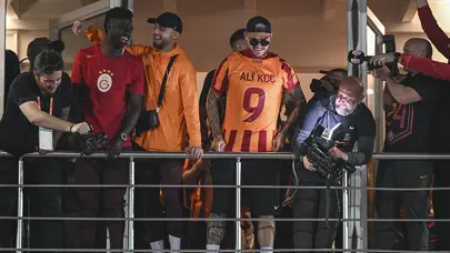 Florya'daki şampiyonluk kutlamasına Icardi damgası: Ali Koç forması giydi