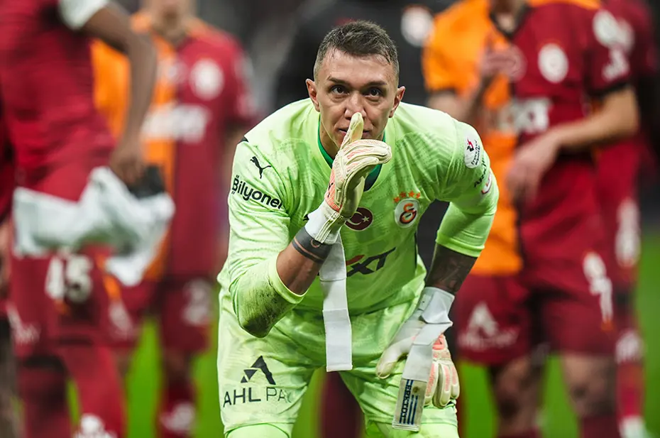 Galatasaray'da bir devrin sonu: Muslera'nın yerine Avrupa Ligi'nde harikalar yaratan kaleci - 3