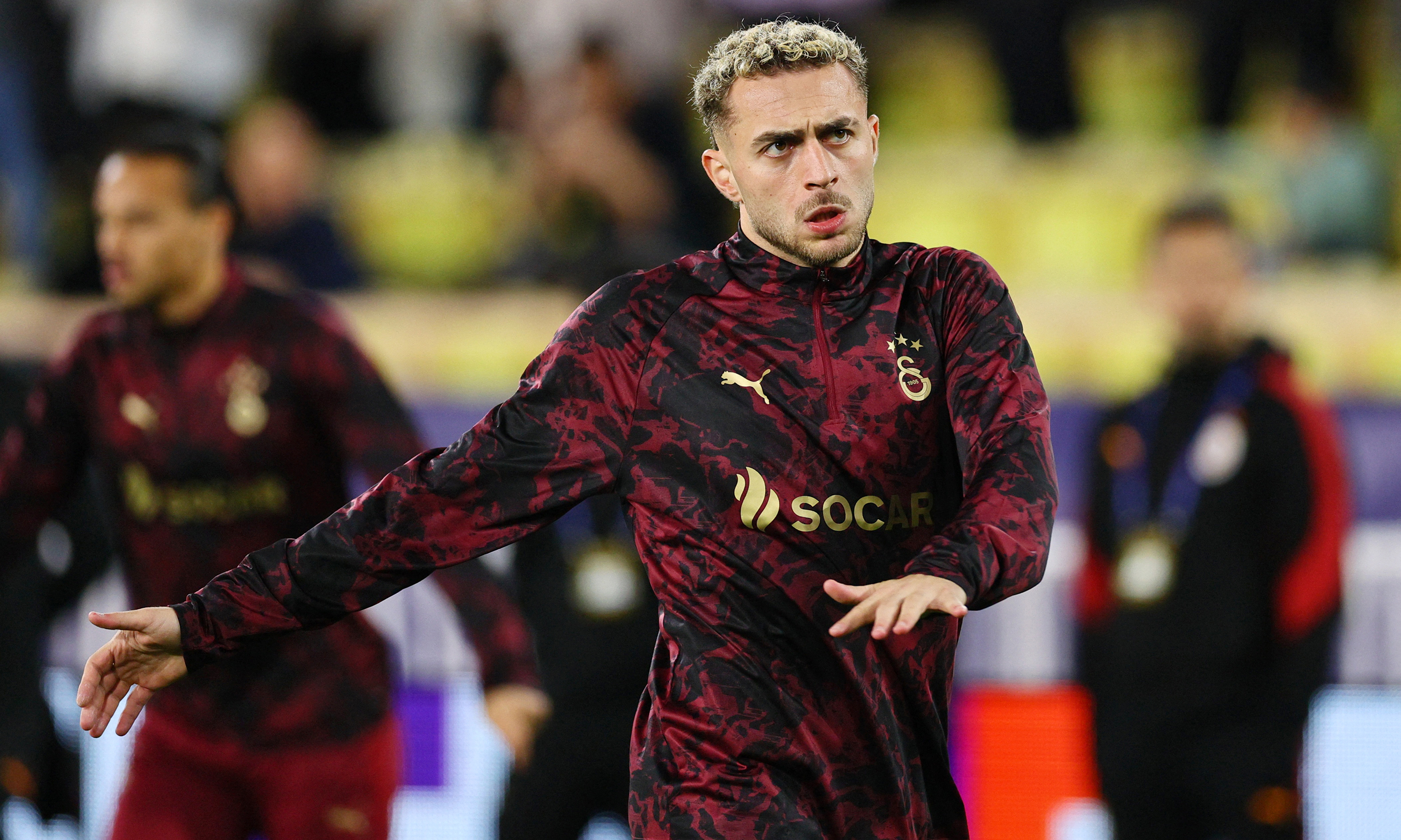 Bu arada garanti ücreti 200 milyon TL'ye çıkarılan Barış Alper'in sözleşmesindeki özel bir maddenin de devreye girdiği ileri sürüldü. Bu sezon 9 gol atan ve 11 asist yapan yıldız oyuncu, mukavelesinde 20 gol katkısına yazılan 25 milyon TL'lik primi almaya hak kazandı.