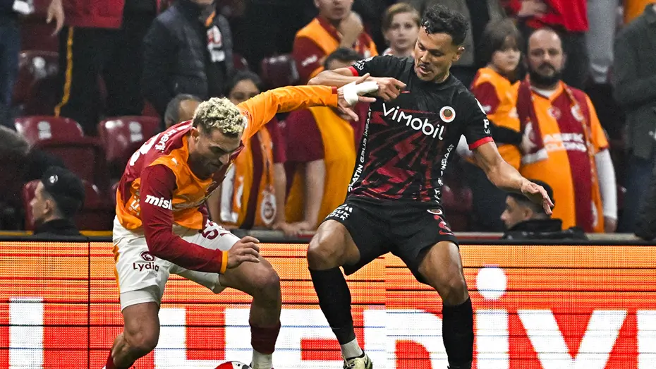 Trio ekibi birbirine girdi: Penaltı ve kırmızı kartlar! Galatasaray maçının önüne geçen pozisyon - 4