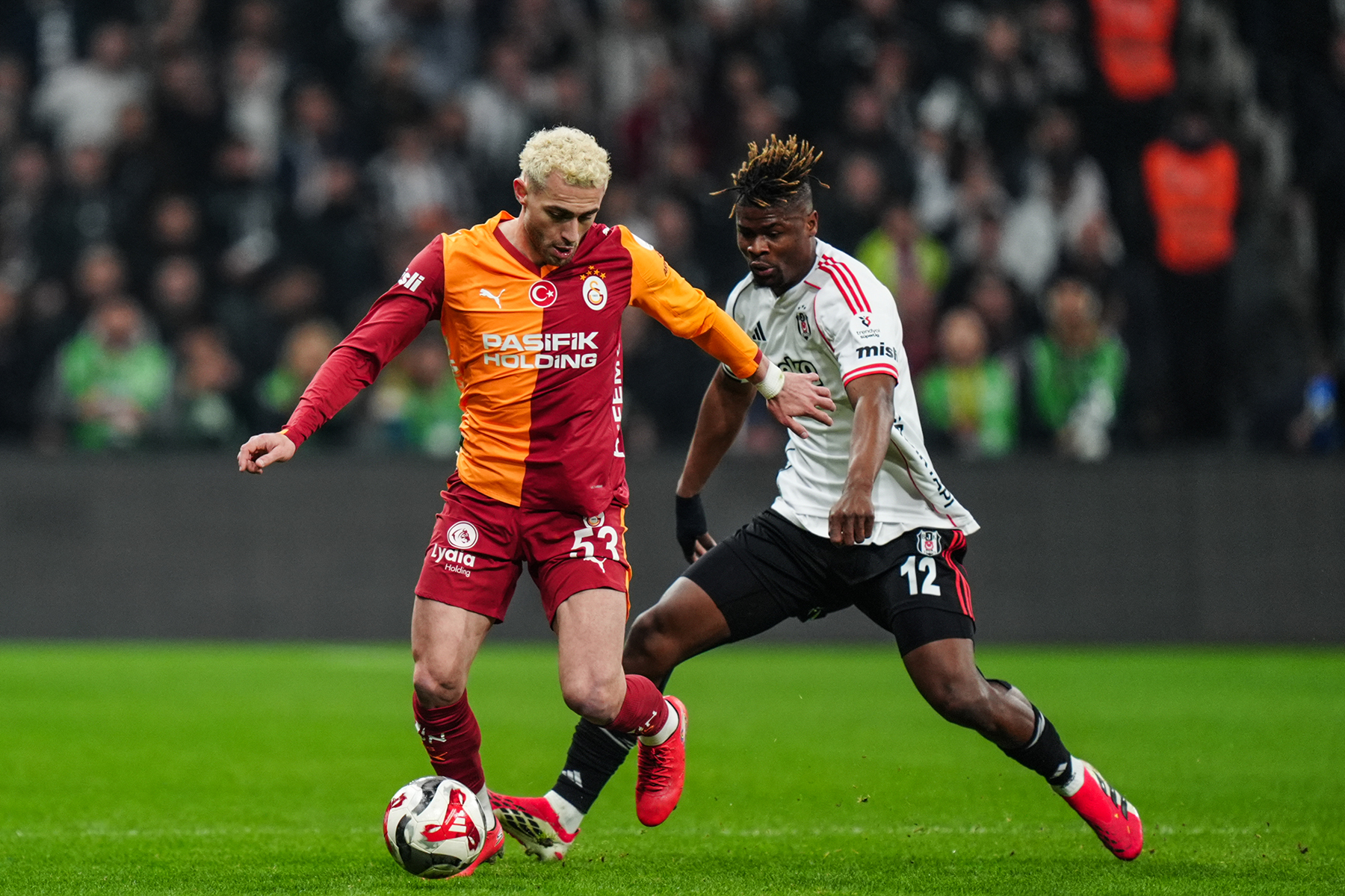 Galatasaray'dan peş peşe paylaşımlar: Beşiktaş'a jet yanıt