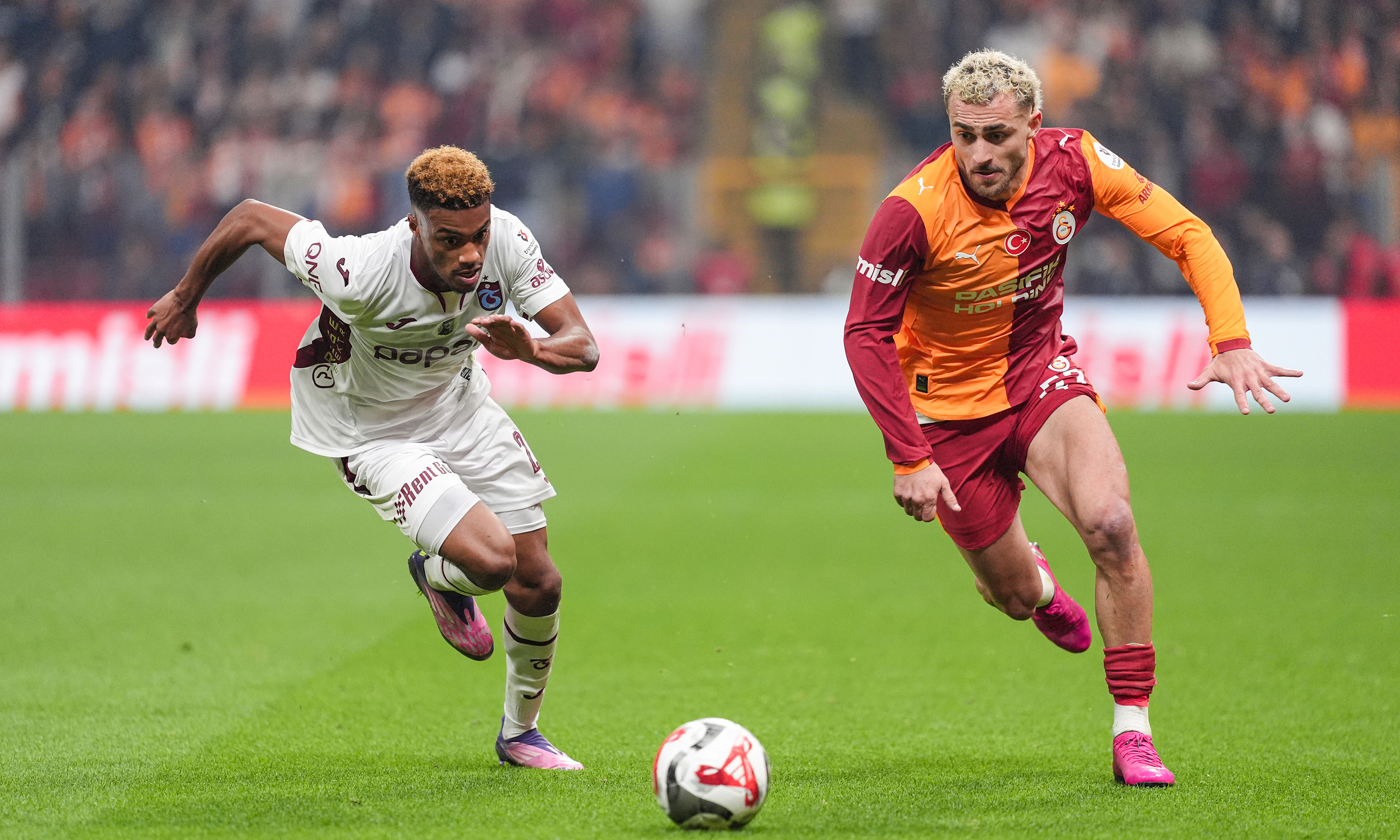 Barış Alper'den Islıklı 'Teşekkür': Destekleri Gördüm, Yanlış Anlamışsınız Ama Sağ Olun!