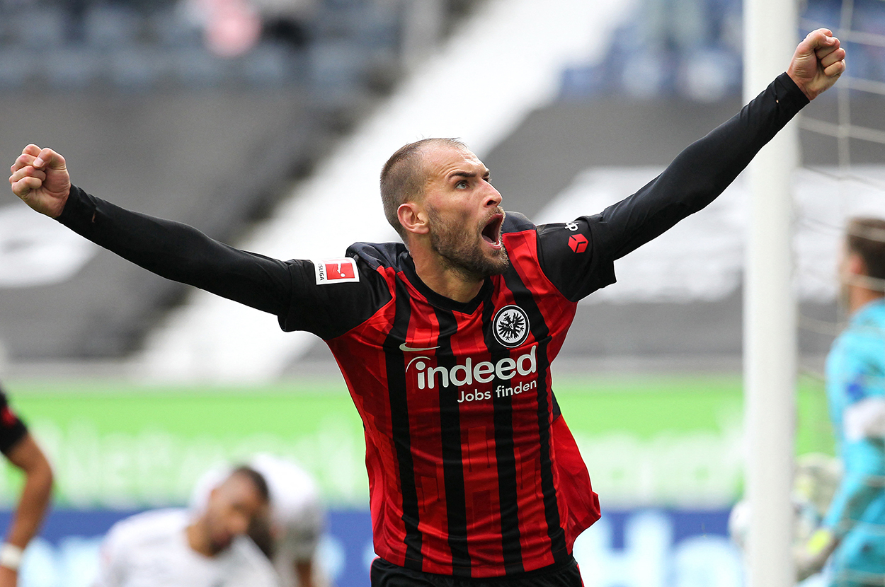 Bas Dost Kalbine Göre Bir Futbolcuymuş: Sahalara Değil, Hayatına Koştu!