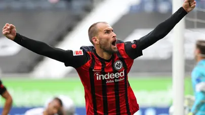 "Hayatımı riske atmak istemiyorum" diyen Bas Dost futbolu bıraktı