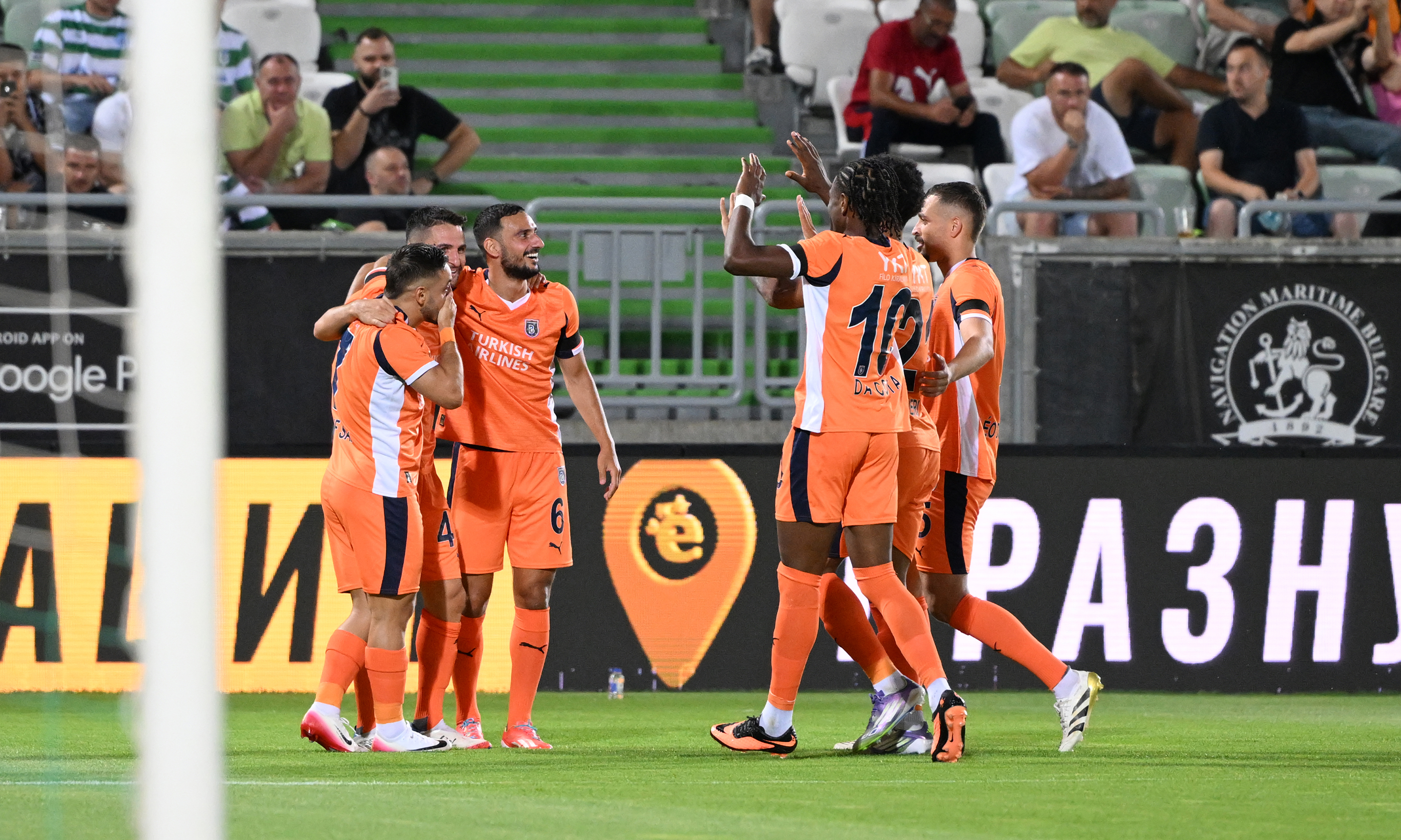 Başakşehir deplasmanda avantajı kaptı