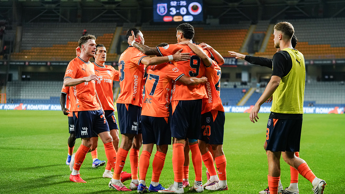 Başakşehir evinde farka gitti: 3 puan 4 golle geldi