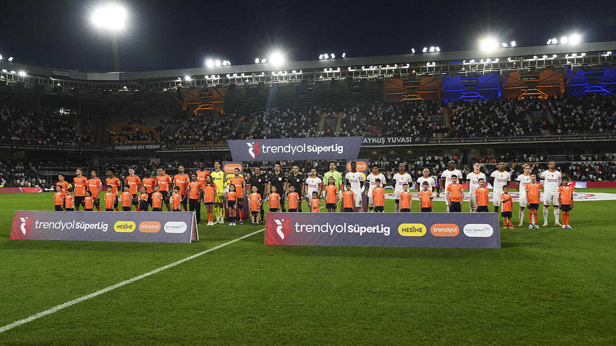 Başakşehir-Galatasaray maçı biter bitmez kırmızı kart çıktı