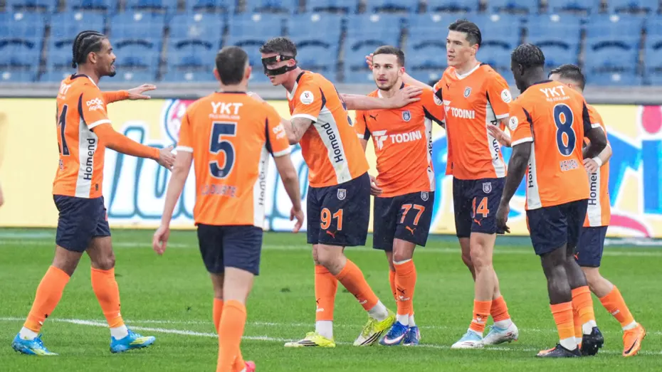 3 maçlık hasret, 3 golle dindi: Başakşehir evinde galip