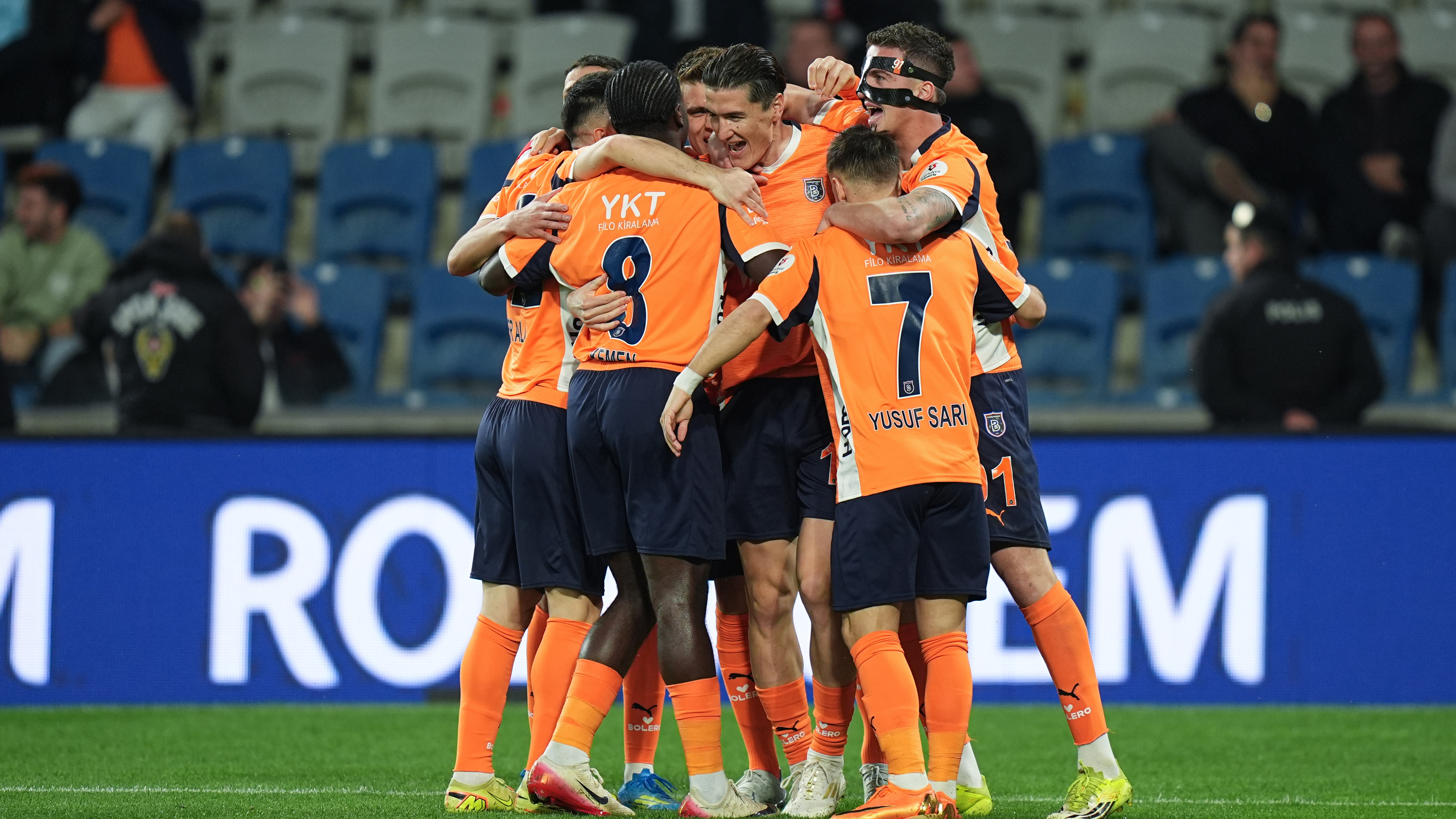 Başakşehir golcüleriyle şov yaptı, sahasında 4 attı